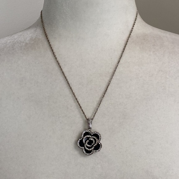 ❌SOLD❌Chanel Style Black Enamel Camilla Crystal Rhinestones Flower Necklace - Picture 4 of 10
